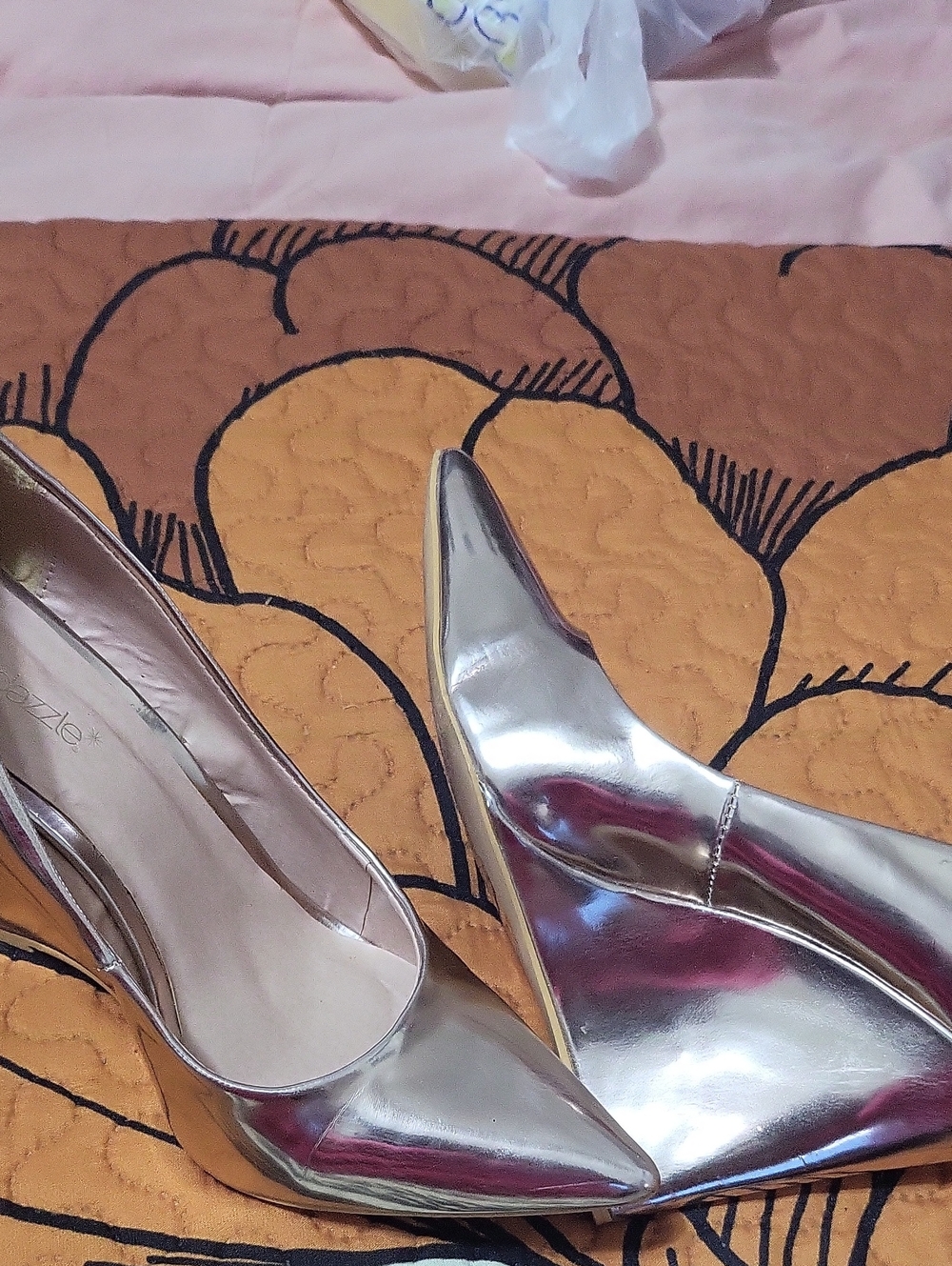 Shoe Dazzle Metallic Gold Pointed-Toe Stiletto Heels